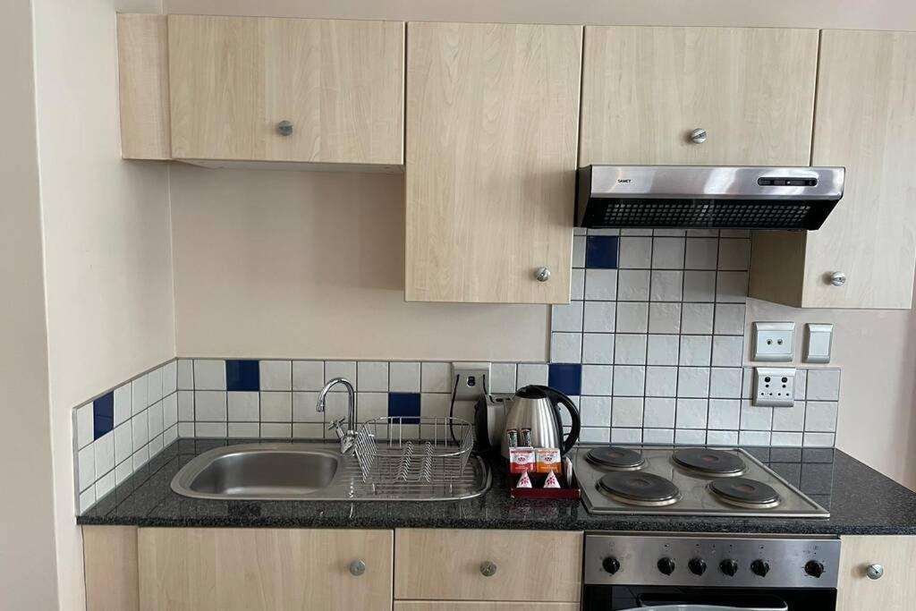 Cool & Easy Flat In The Heart Of Marshalltown ヨハネスブルグ エクステリア 写真
