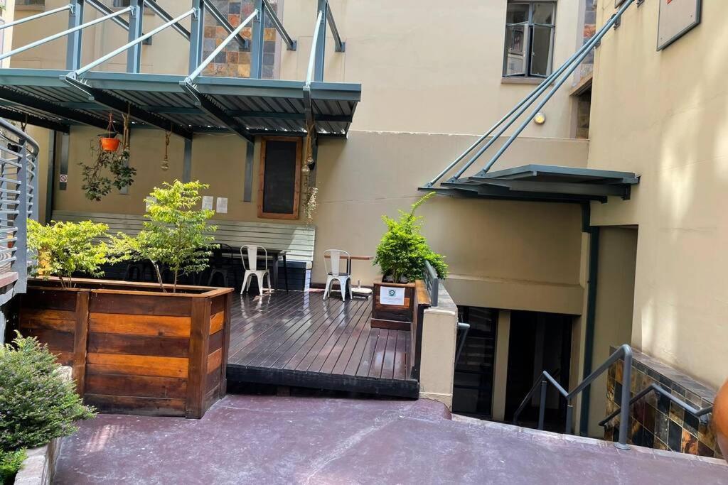 Cool & Easy Flat In The Heart Of Marshalltown ヨハネスブルグ エクステリア 写真