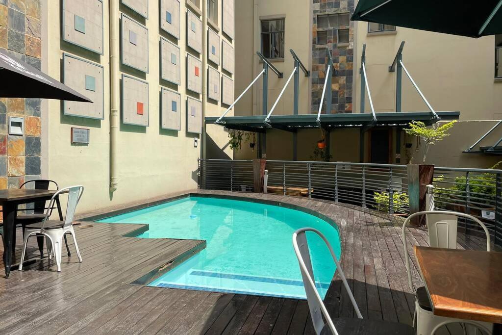 Cool & Easy Flat In The Heart Of Marshalltown ヨハネスブルグ エクステリア 写真