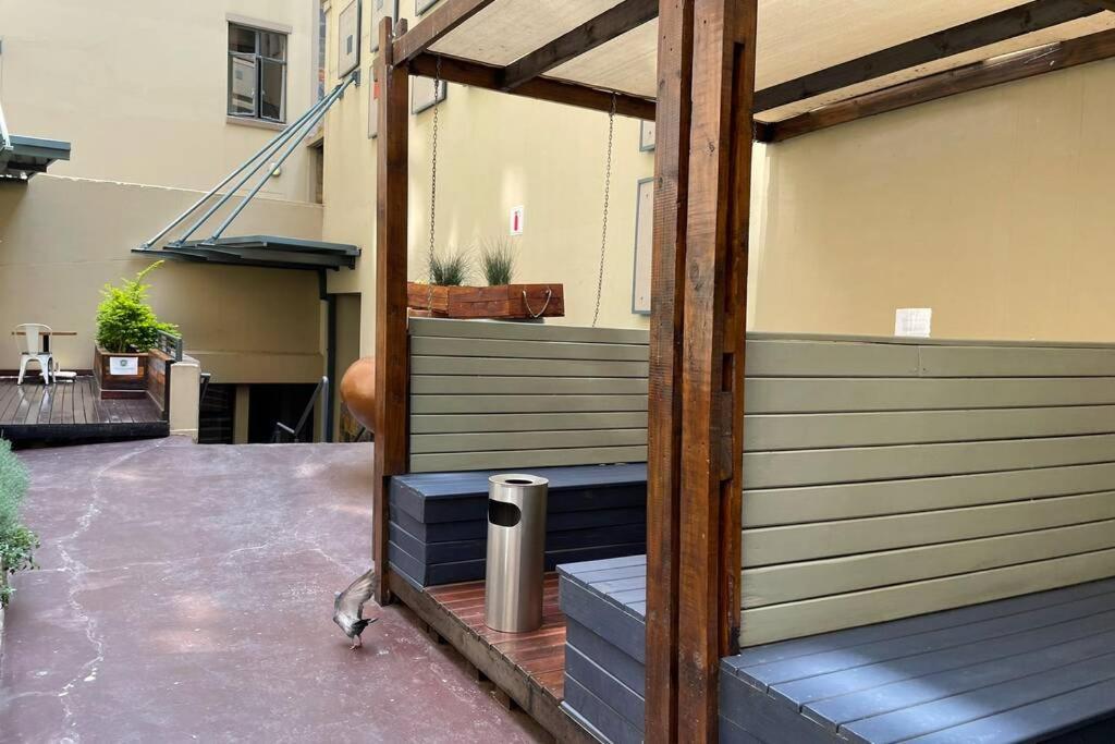 Cool & Easy Flat In The Heart Of Marshalltown ヨハネスブルグ エクステリア 写真